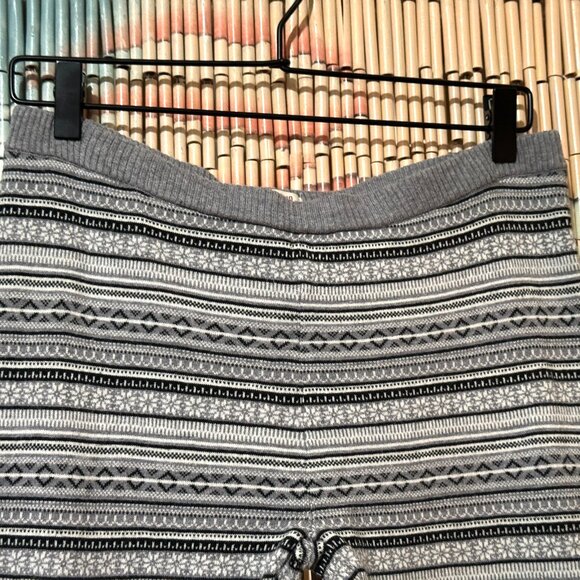 Mossimo Supply Co. Fair Isle Style Sweater Leggings, Grey Geometric, XL - Picture 7 of 10